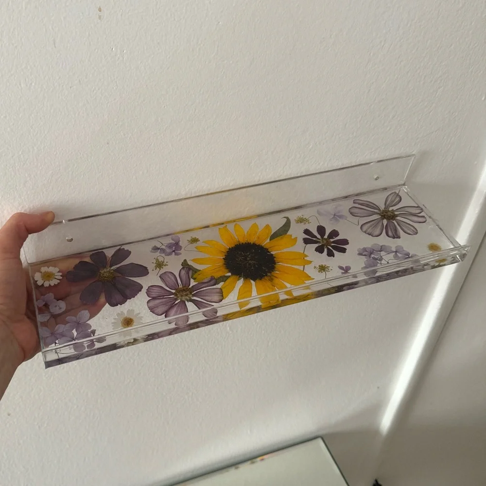 Acrylic floating shelf with real hand picked and pressed flower design - Picture 5 of 7